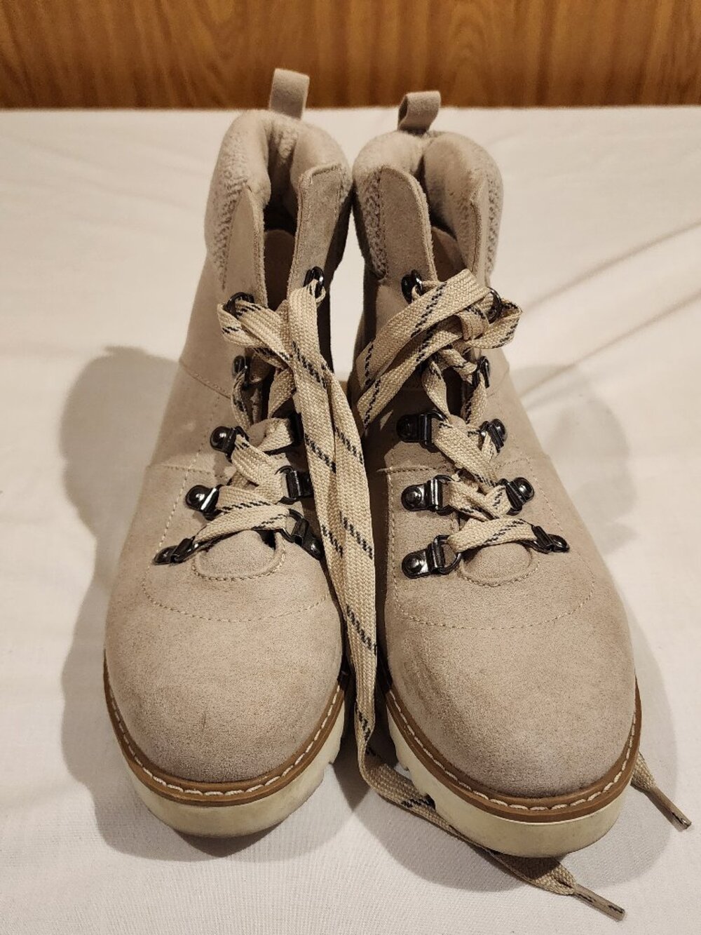 Women’s Size 8 Beige Faux Suede Hiking Ankle Boots
